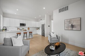 3626 E 1st St in Long Beach, CA - Foto de edificio - Building Photo