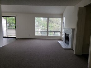 15160 Sunwood Blvd in Tukwila, WA - Building Photo - Building Photo
