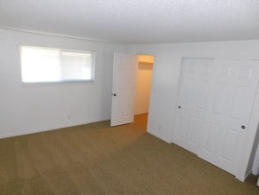Oak Tree Apartments in Vancouver, WA - Building Photo - Building Photo