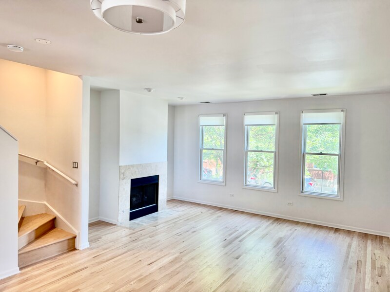 1002 N Crosby St in Chicago, IL - Building Photo
