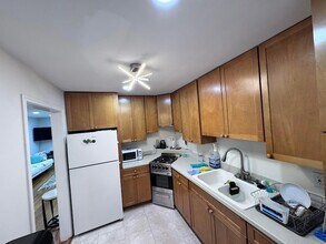 2126 Harwitch Rd, Unit D in Upper Arlington, OH - Foto de edificio - Building Photo