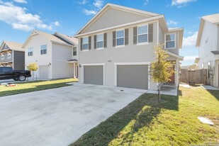 13822 Enzo Gate in San Antonio, TX - Building Photo