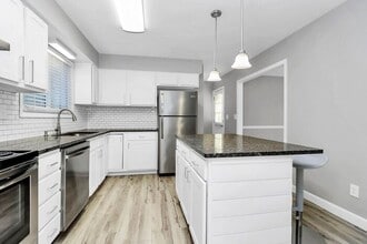 5823 Falstaff Dr in Charlotte, NC - Foto de edificio - Building Photo