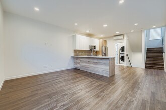 12038 33rd Ave NE in Seattle, WA - Building Photo - Building Photo