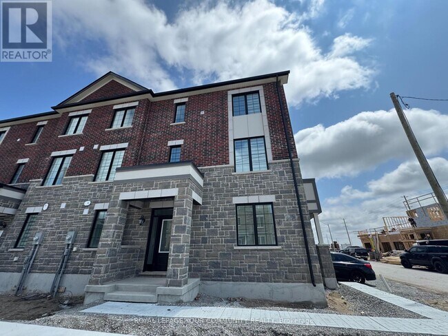 87 Pearen Ln in Barrie, ON - Building Photo - Building Photo