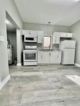 117 W Hemlock St in Titusville, PA - Building Photo - Building Photo