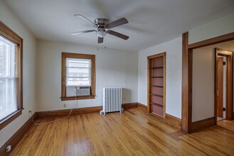 4821 Underwood Ave in Omaha, NE - Foto de edificio - Building Photo