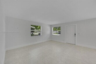 810 SW 12th Ct in Fort Lauderdale, FL - Building Photo - Building Photo