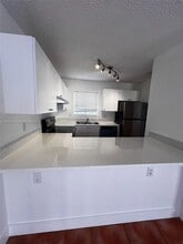 6215 SW Kendale Lakes Cir in Miami, FL - Building Photo - Building Photo