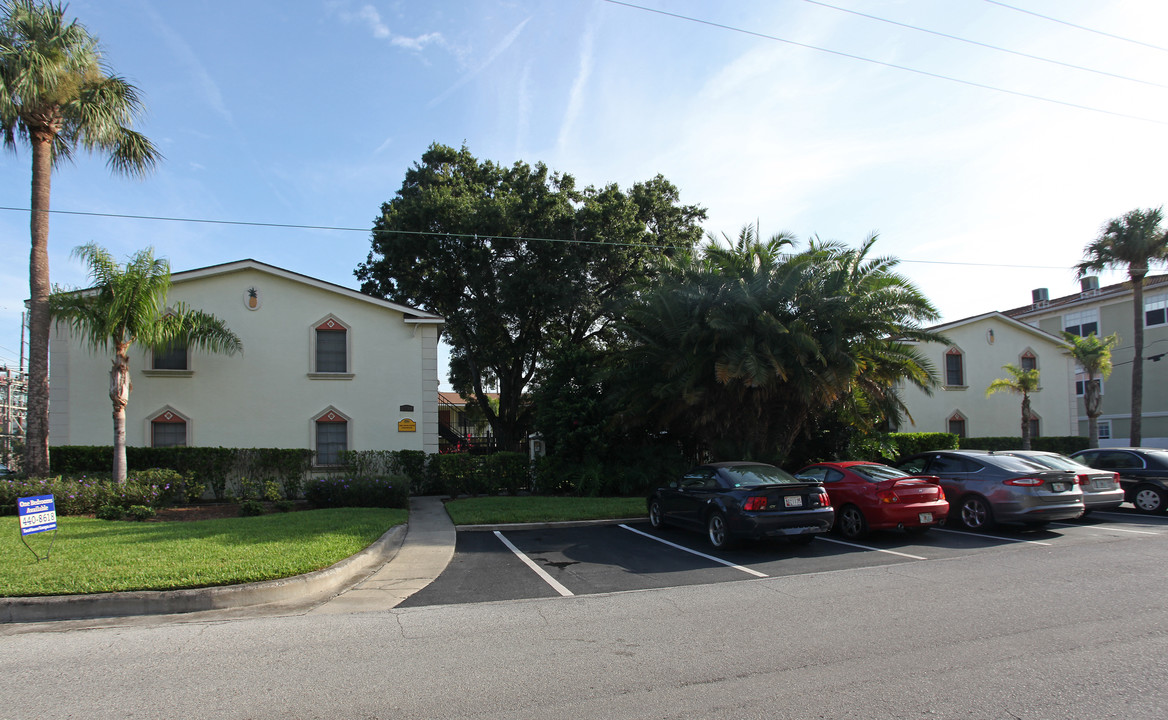 Tara House South Apartments in Tampa, FL - Building Photo