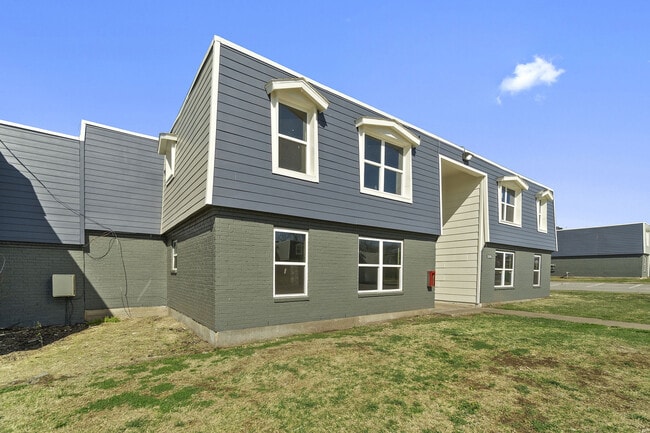 Maverick on Maurine Apartments in Wichita Falls, TX - Foto de edificio - Building Photo