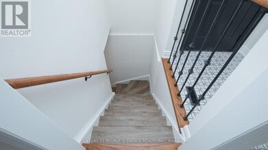 2 Betteridge Ln in Toronto, ON - Building Photo - Building Photo