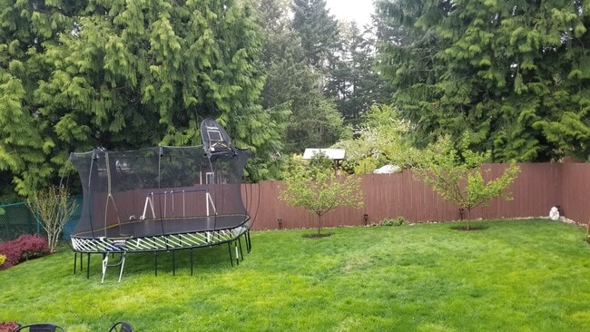 1033 Chelan Ave NE in Renton, WA - Building Photo - Building Photo