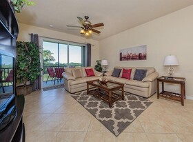 7607 Grand Estuary Trail, Unit 304 in Bradenton, FL - Foto de edificio - Building Photo