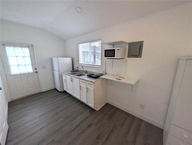 1002 Kirkland Dr in Tampa, FL - Building Photo - Building Photo