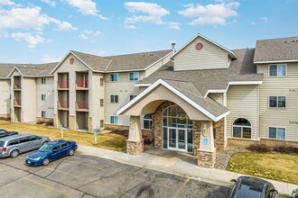 THE HIGHLANDS in St. Cloud, MN - Foto de edificio - Building Photo