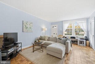 2700 13th Rd S in Arlington, VA - Building Photo