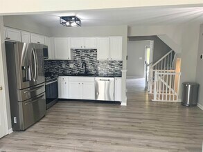 110 Red Bank Dr in Hamilton, NJ - Building Photo - Building Photo