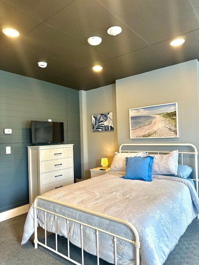 6 North Main Street in Newport, NH - Building Photo - Building Photo