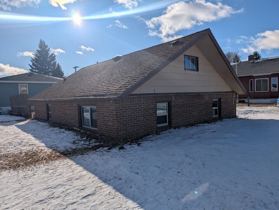 306 S Main Ave in Dickinson, ND - Building Photo