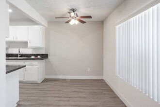 Monticello Apartments in Anaheim, CA - Building Photo - Interior Photo