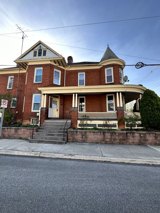 300 Centennial Ave in Hanover, PA - Building Photo