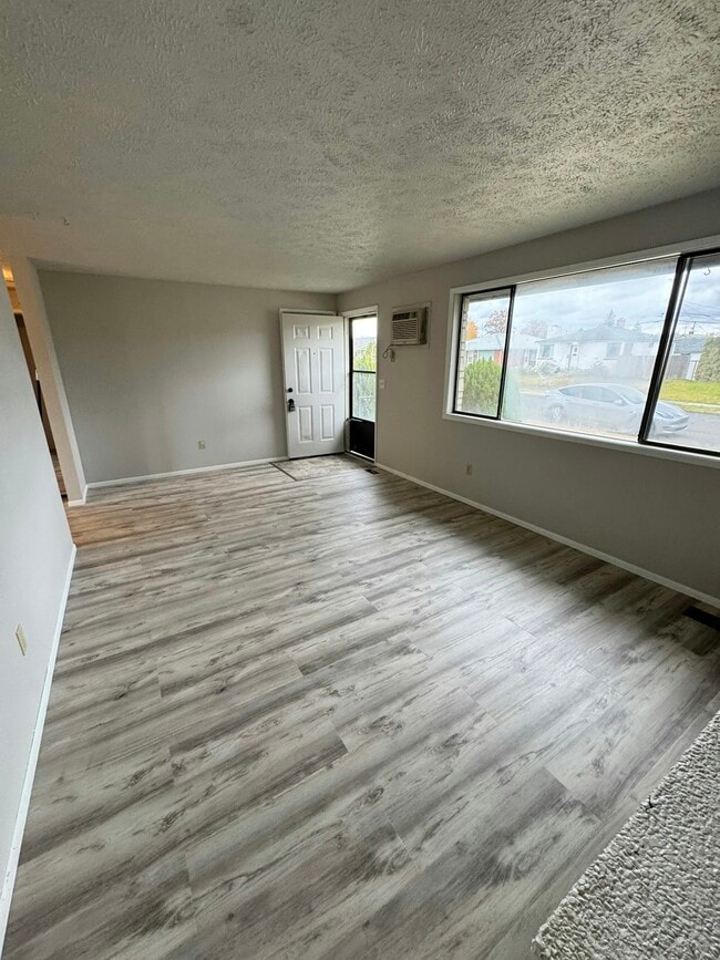 228 E Crown Ave in Spokane, WA - Building Photo - Building Photo