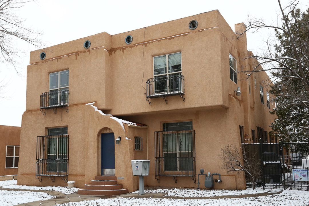 913 Copper Ave NW in Albuquerque, NM - Building Photo