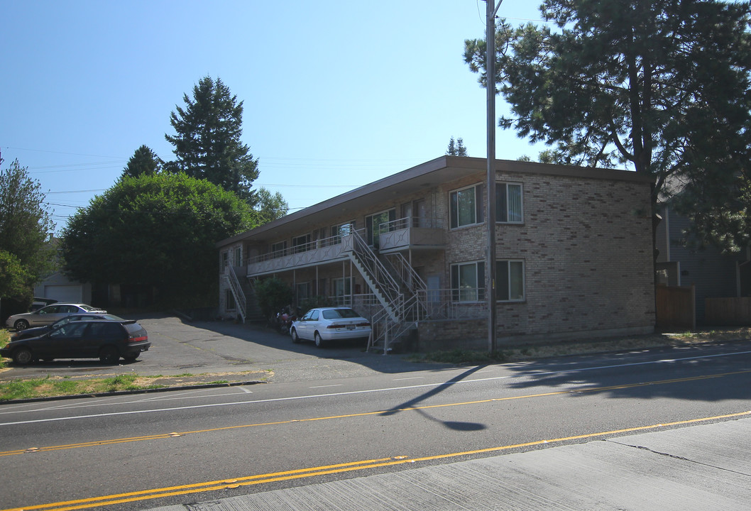 5920 Fauntleroy Way SW in Seattle, WA - Building Photo