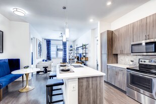 Arabelle Lincoln Station in Lone Tree, CO - Building Photo