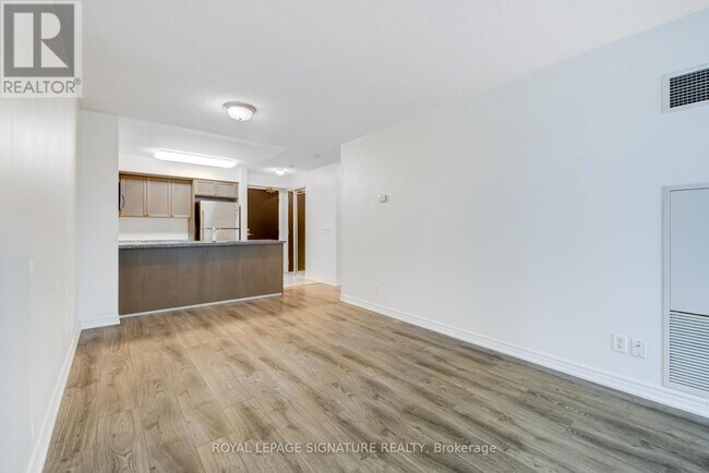 property at 51-1651 Lower Simcoe St