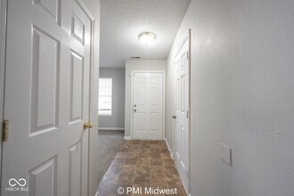 19496 Prairie Crossing Dr in Noblesville, IN - Building Photo - Building Photo