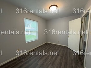 231 E Larry St in Augusta, KS - Building Photo - Building Photo