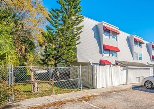 7339 Jackson Springs Rd in Tampa, FL - Building Photo - Building Photo