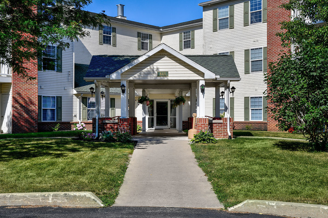 Devon House in Tiffin, OH - Building Photo