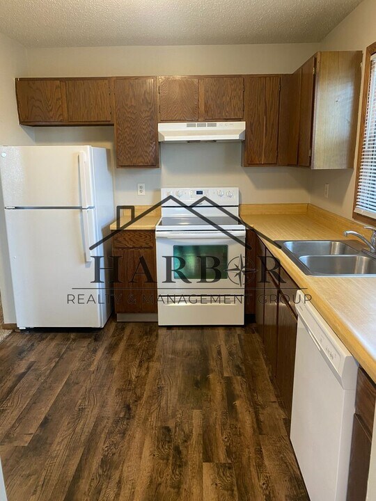 2426 30th Ave NW in Rochester, MN - Building Photo