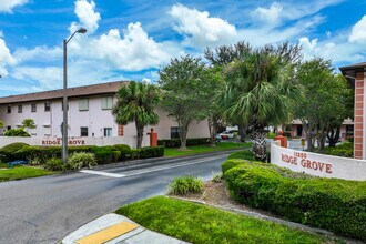 Ridge Grove in Largo, FL - Building Photo - Building Photo