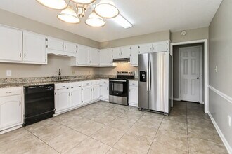 5100 Barkshire Dr in Memphis, TN - Foto de edificio - Building Photo