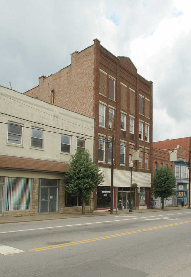 145 Main St in Spencer, WV - Foto de edificio - Building Photo