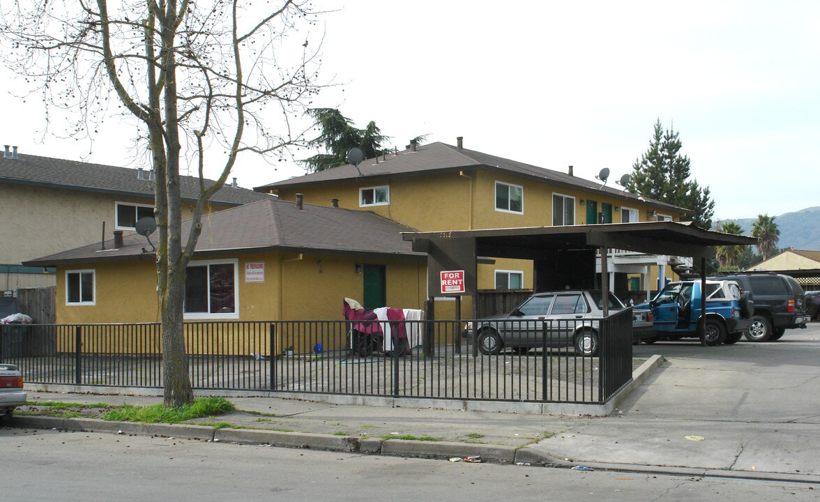 7515 Rogers Ln in Gilroy, CA - Building Photo