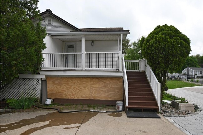 property at 3 Polizzi Dr
