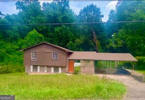 5620 Deerfield Trail in College Park, GA - Building Photo