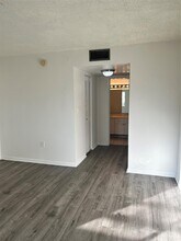 711 N Pine Island Rd, Unit 319 in Plantation, FL - Building Photo - Building Photo