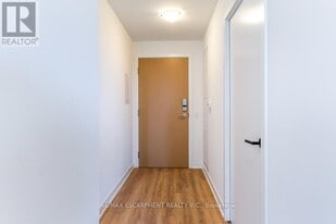 1 Quarrington Ln in North York, ON - Building Photo