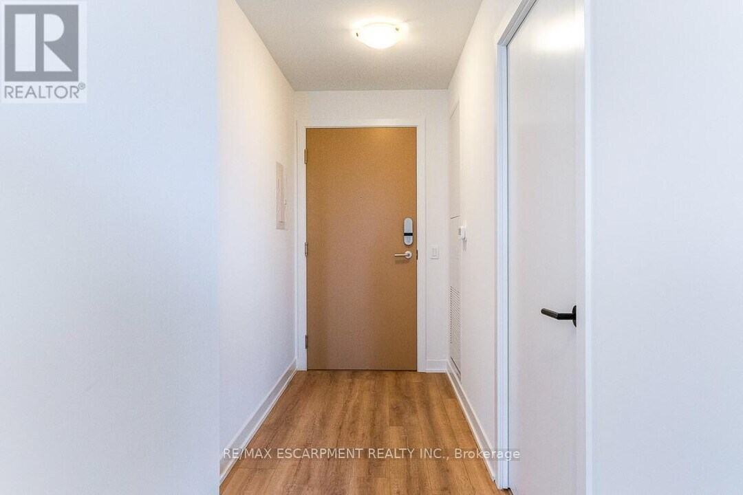 1 Quarrington Ln in North York, ON - Building Photo