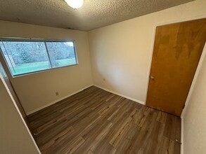 107 N St SE, Unit A in Auburn, WA - Foto de edificio - Building Photo