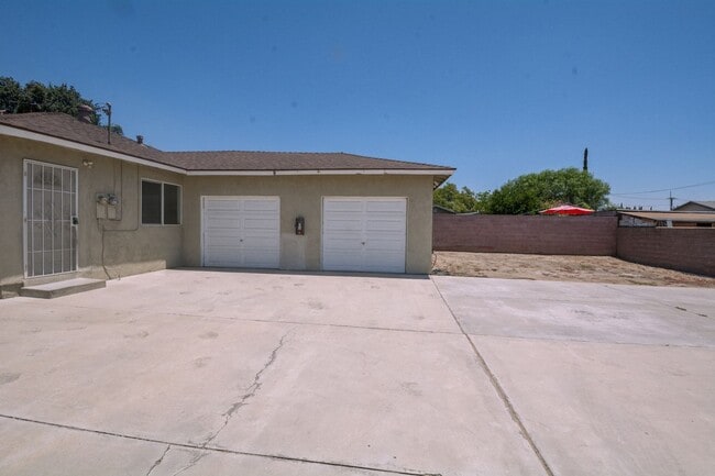 16743 Barbee St in Fontana, CA - Building Photo - Building Photo