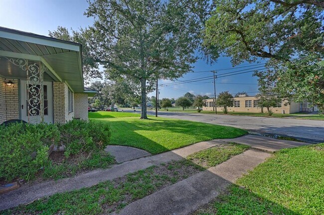 228 E Obryant St in Bellville, TX - Building Photo - Building Photo