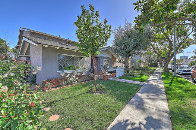 338 Orizaba Ave, Unit 2 in Long Beach, CA - Foto de edificio - Building Photo