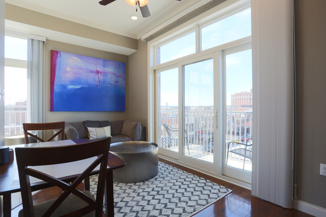 Lofts on Broadway in Columbia, MO - Building Photo - Interior Photo